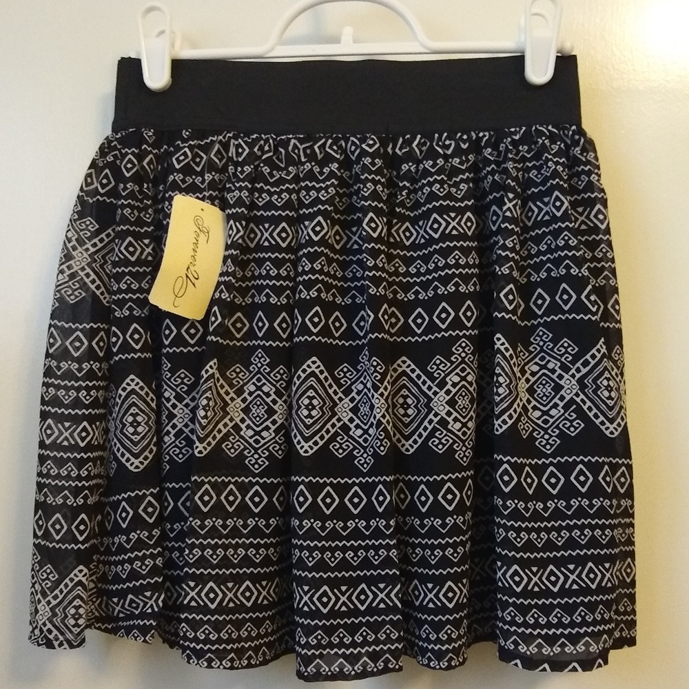Tribal print skirt NWT